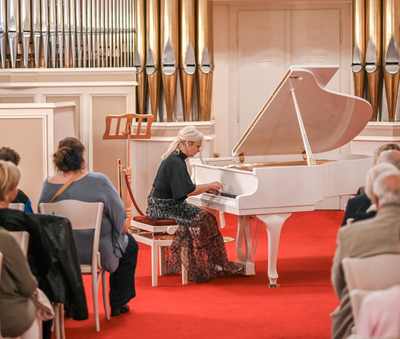 Beata Hlavenková rozezněla klavír v obřadní síni
