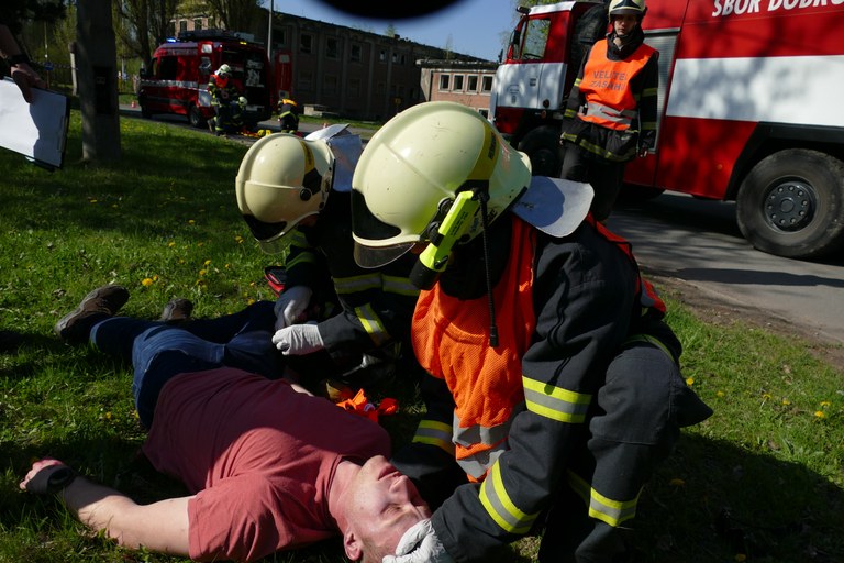 Cvičení hasičů se tentokrát konalo v areálu dolu Heřmanice.