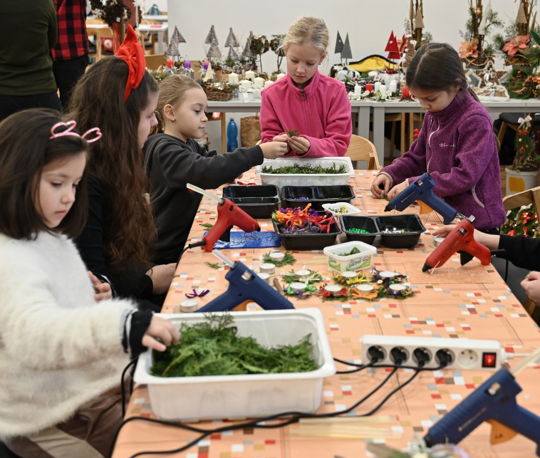Děti tvořily na Vánočních dílnách v Heřmanicích