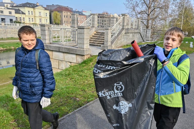 DO AKCE UKLIĎME ČESKO SE ZAPOJILI DĚTI Z NAŠICH MATEŘSKÝCH A ZÁKLADNÍCH ŠKOL