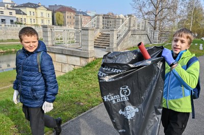 DO AKCE UKLIĎME ČESKO SE ZAPOJILI DĚTI Z NAŠICH MATEŘSKÝCH A ZÁKLADNÍCH ŠKOL