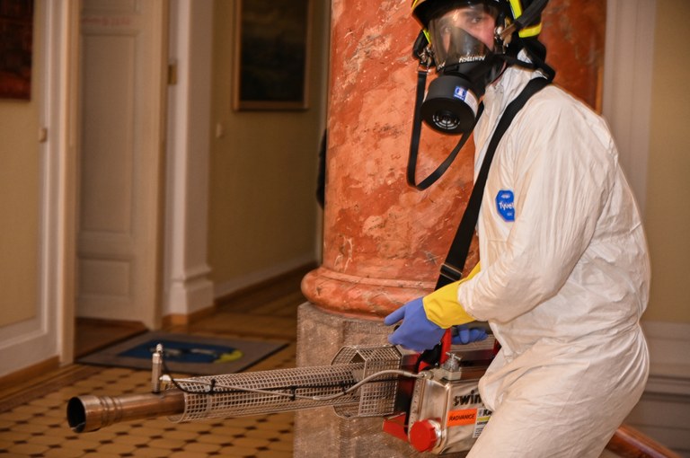 Muglinovští hasiči dezinfikovali radnici