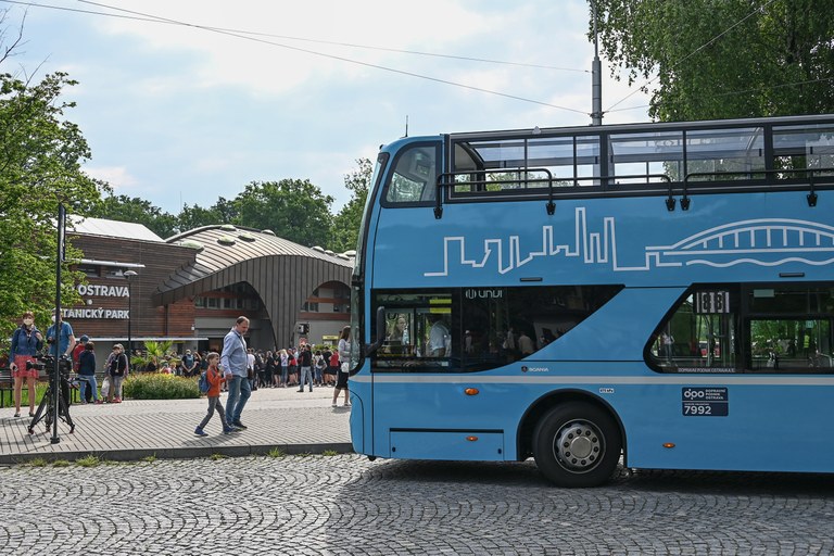 Na Slezskou začaly jezdit doubledeckery