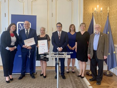 Převzali jsme titul Obec přátelská seniorům