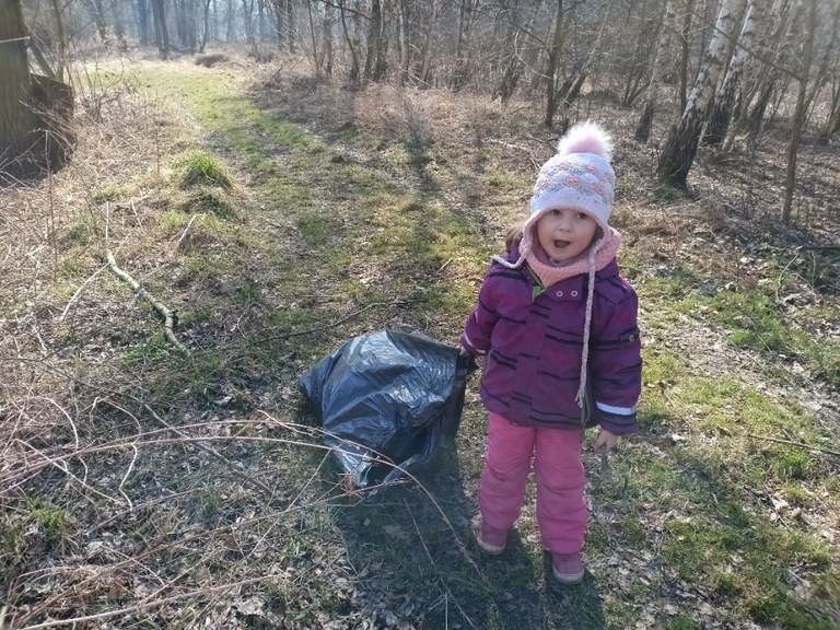 Rybáři a další dobrovolníci uklízeli břehy u revíru Antošovice